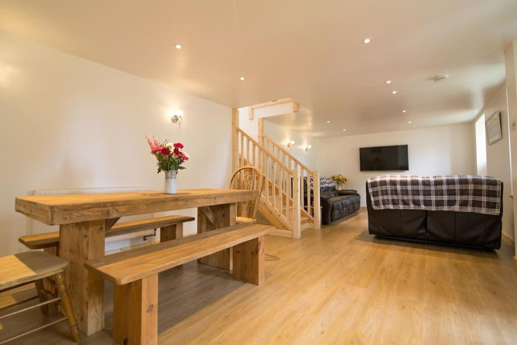 Hendra Retreat Piglets North Cornwall *
